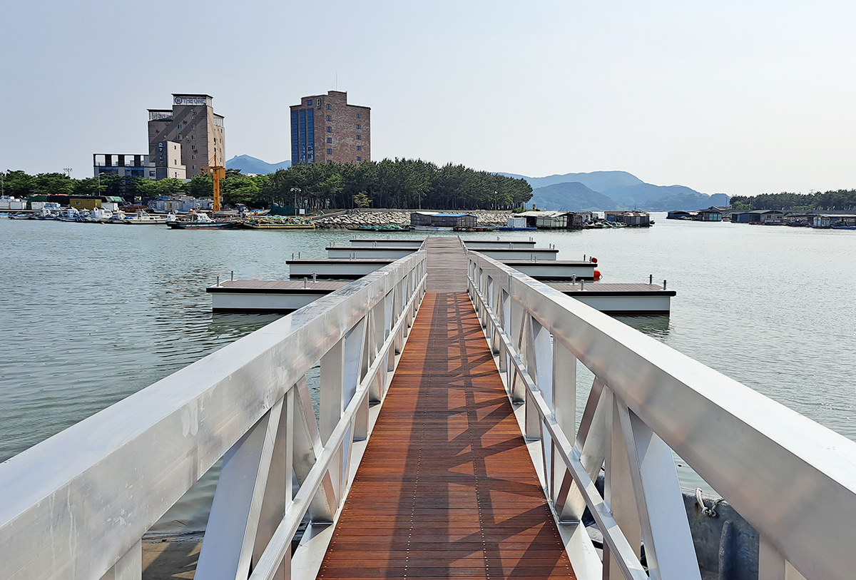Aluminum Pontoon Bridge Installation in Sinho Port, Busan