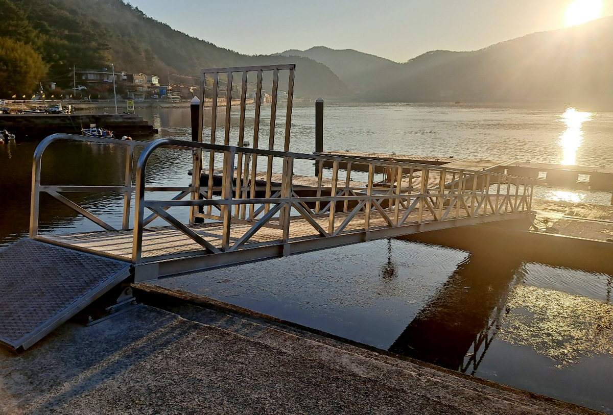 Connecting Foot Bridge Installation in Sirak Port, Changwon-si, Gyeongsangnam-do