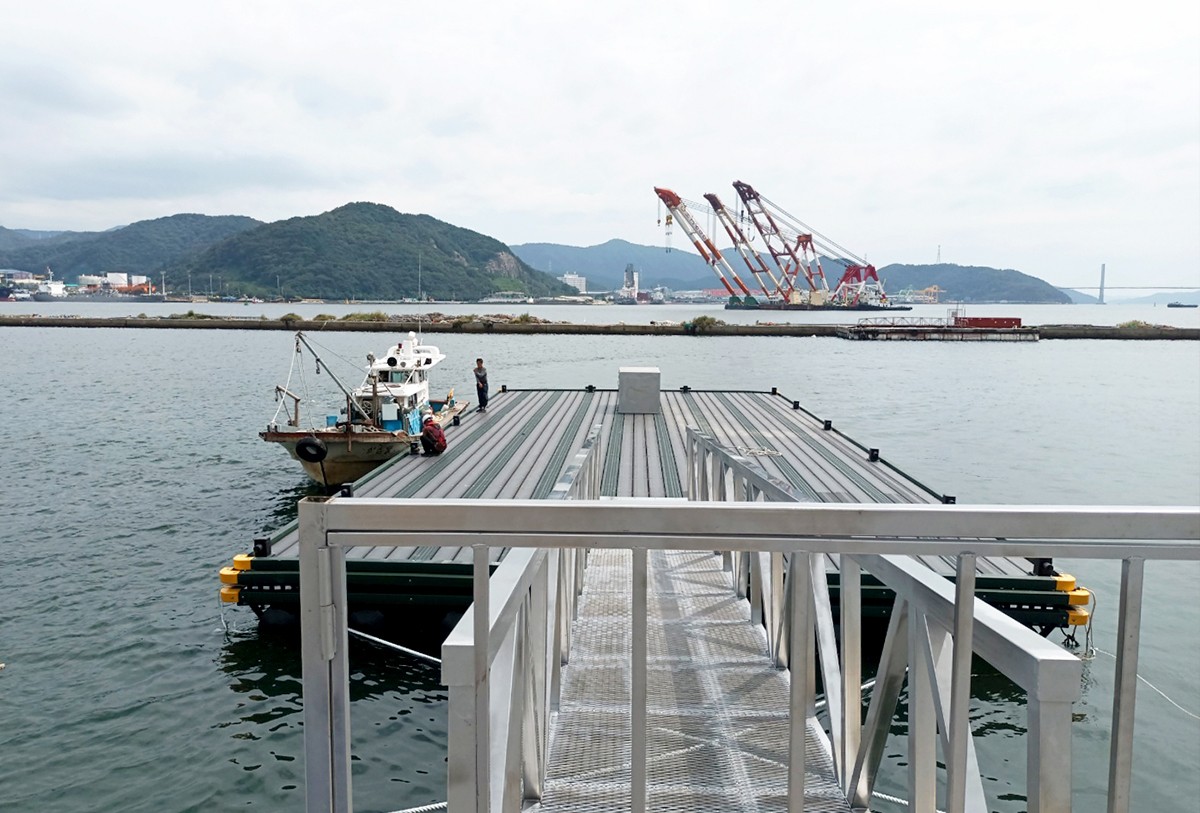 PE Pontoon Bridge Installation in Masan Port, Changwon-si, Gyeongsangnam-do
