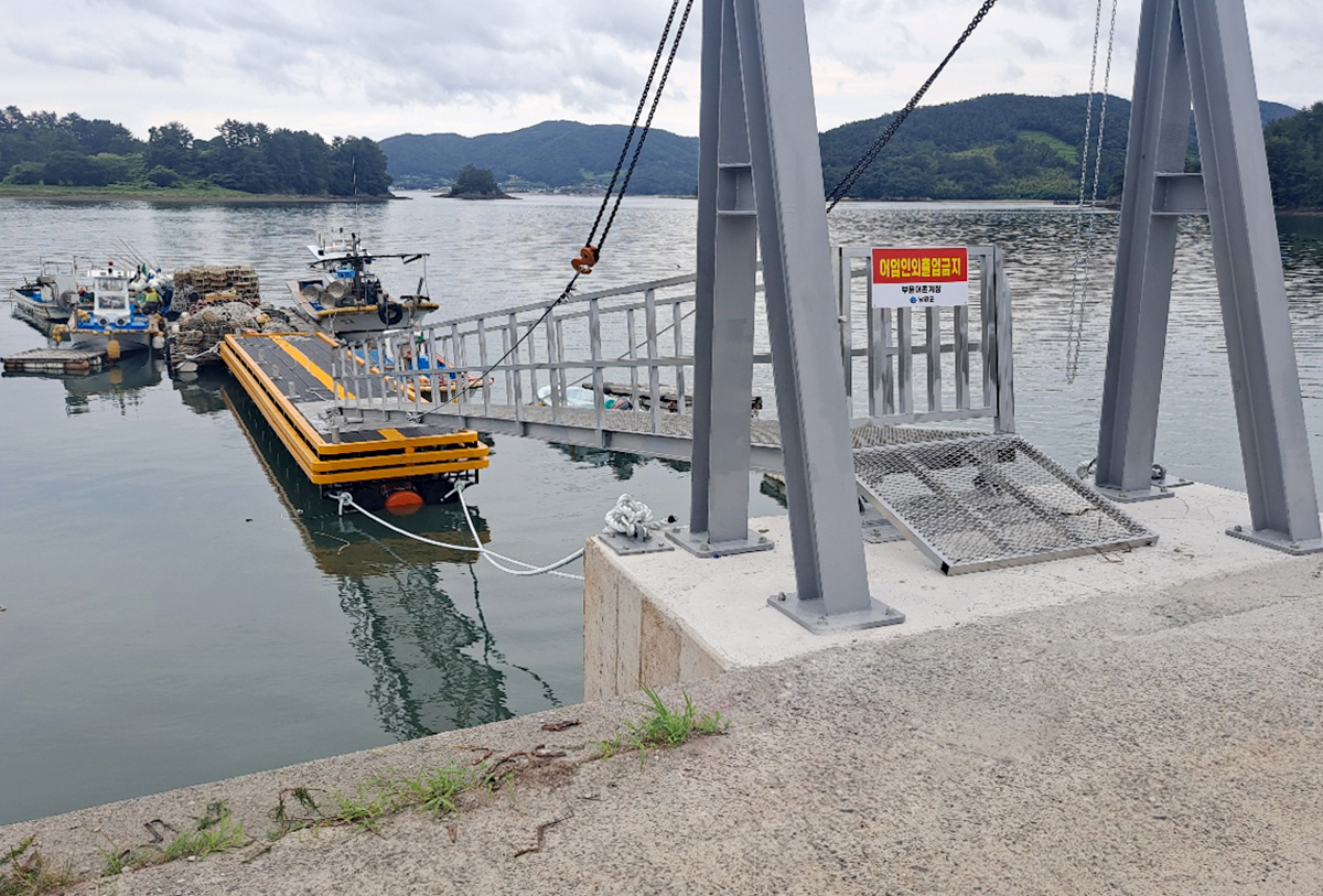 PE Pontoon Bridge Installation in Booyoon Port, Changwon-si, Gyeongsangnam-do