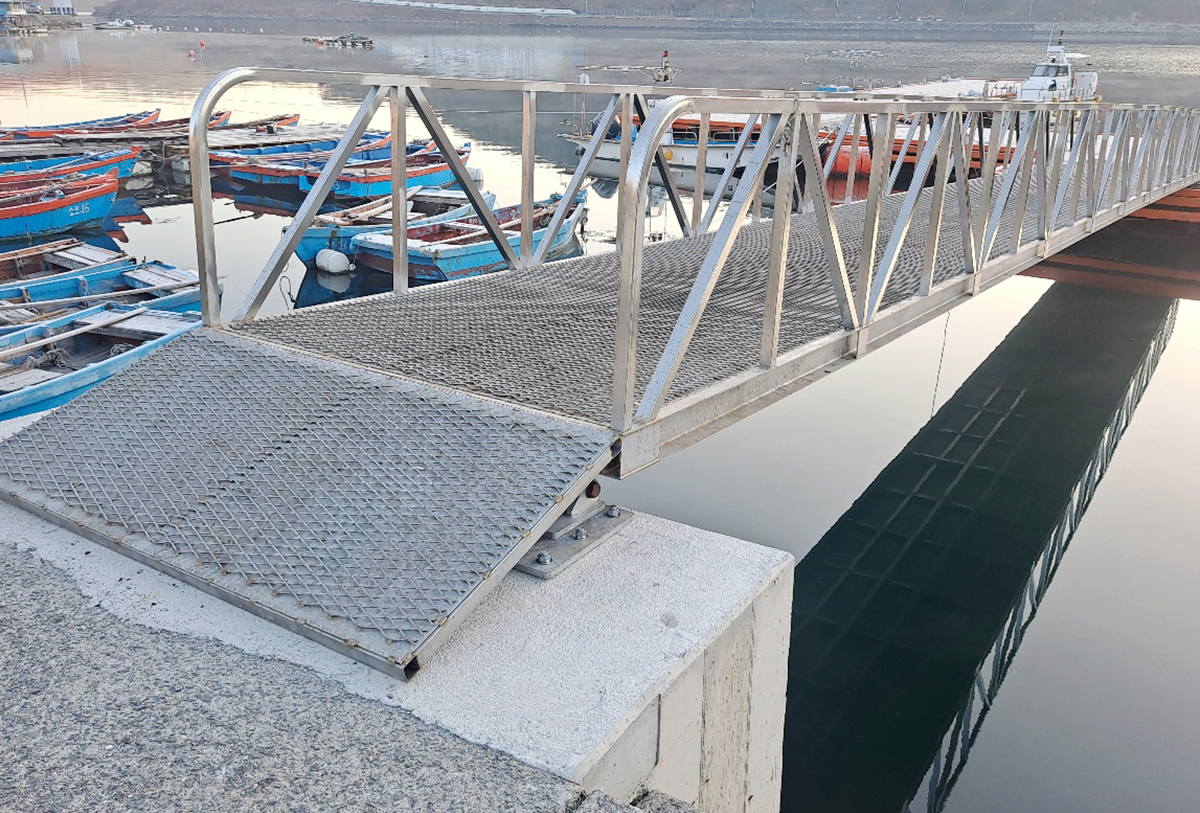 PE Pontoon Bridge Installation in Sirak Port, Changwon-si, Gyeongsangnam-do