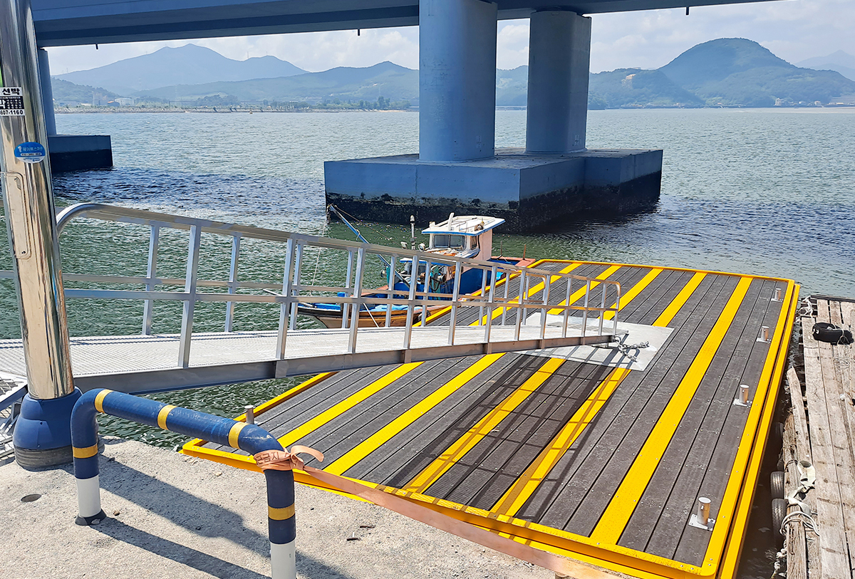 PE Pontoon Bridge Installation in Seogeun Port, Namhae-gun, Gyeongsangnam-do